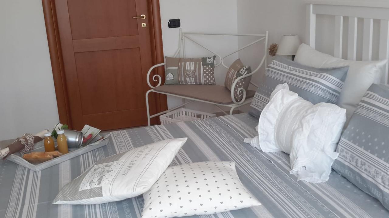 Beti House Heart'S And Roses Rooms Ponte Galeria Exterior foto