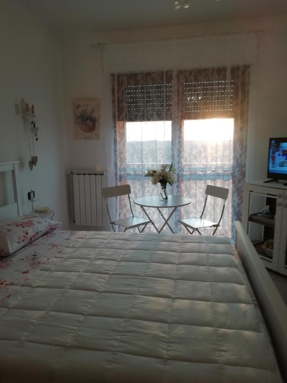 Beti House Heart'S And Roses Rooms Ponte Galeria Habitación foto