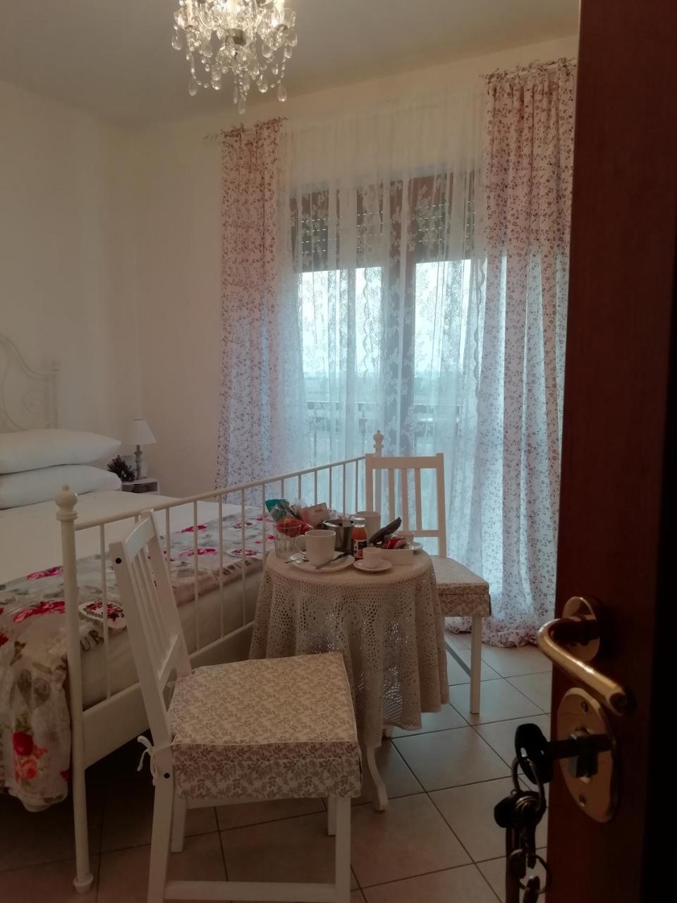 Beti House Heart'S And Roses Rooms Ponte Galeria Habitación foto